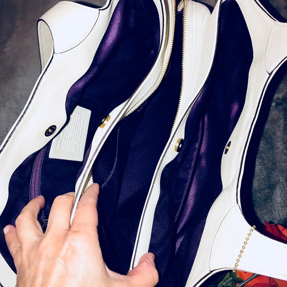 BEAUTIFUL GENTLY LOVED AUTHENTIC COACH HANDBAG - Picture 4 of 5